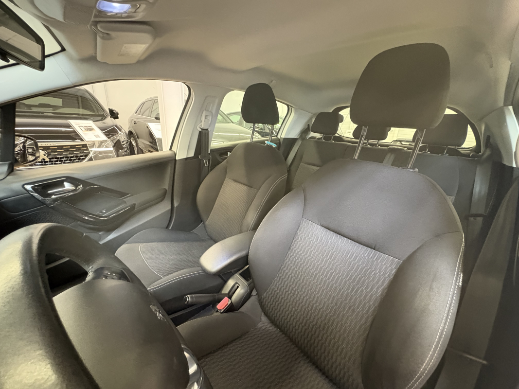 Peugeot 208 — 15