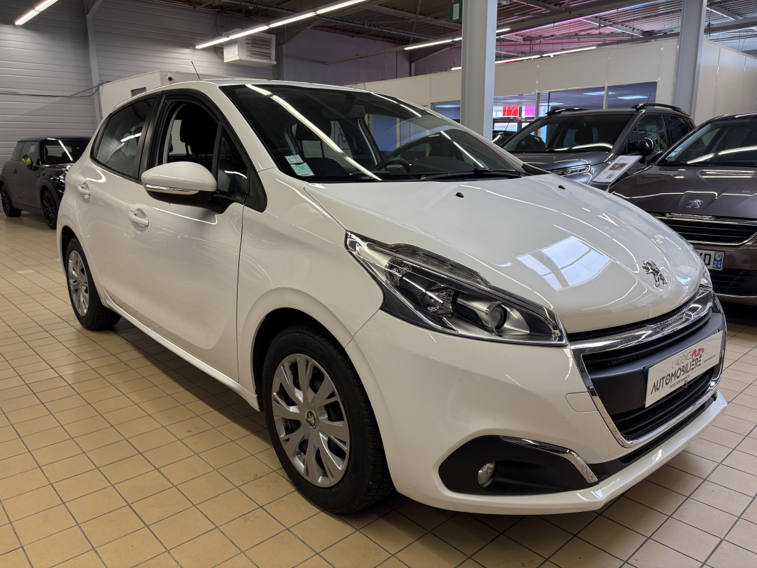 Peugeot 208 — 11