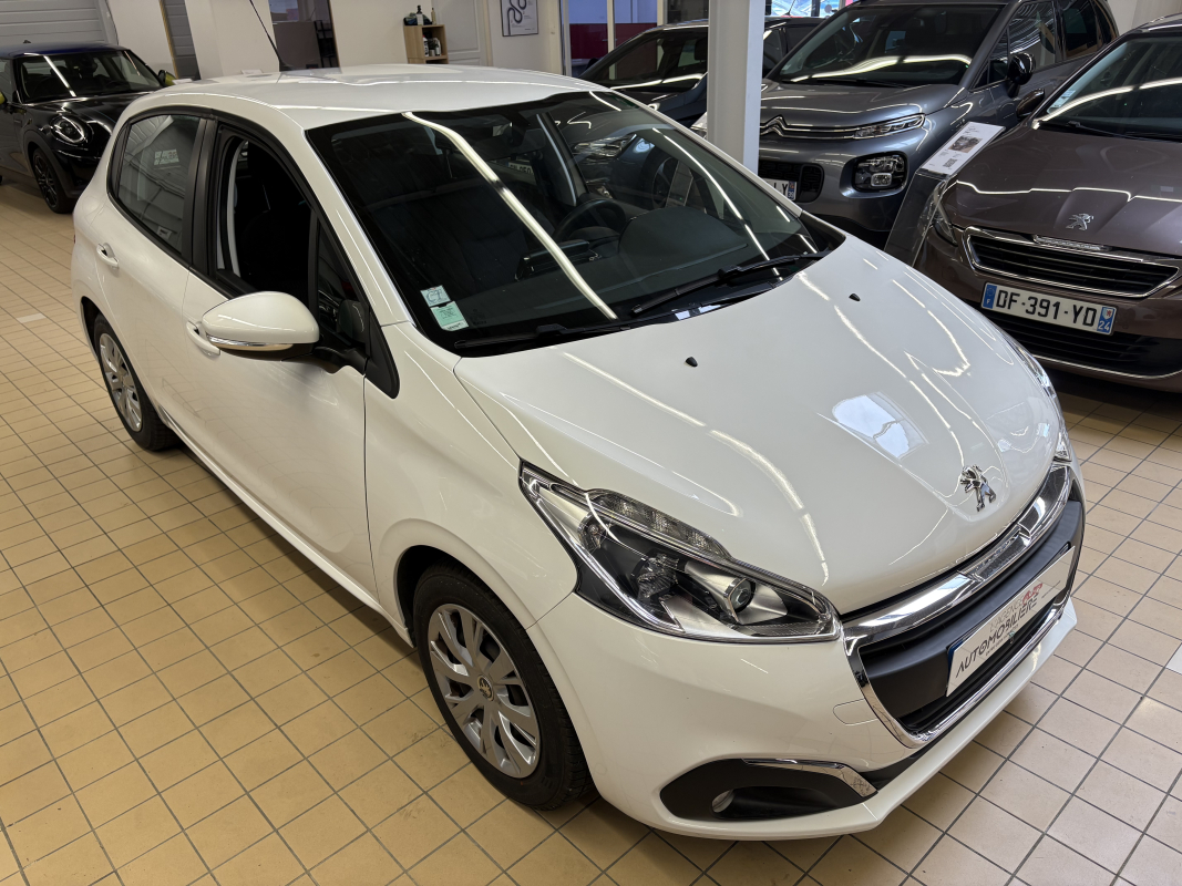Peugeot 208 — 12