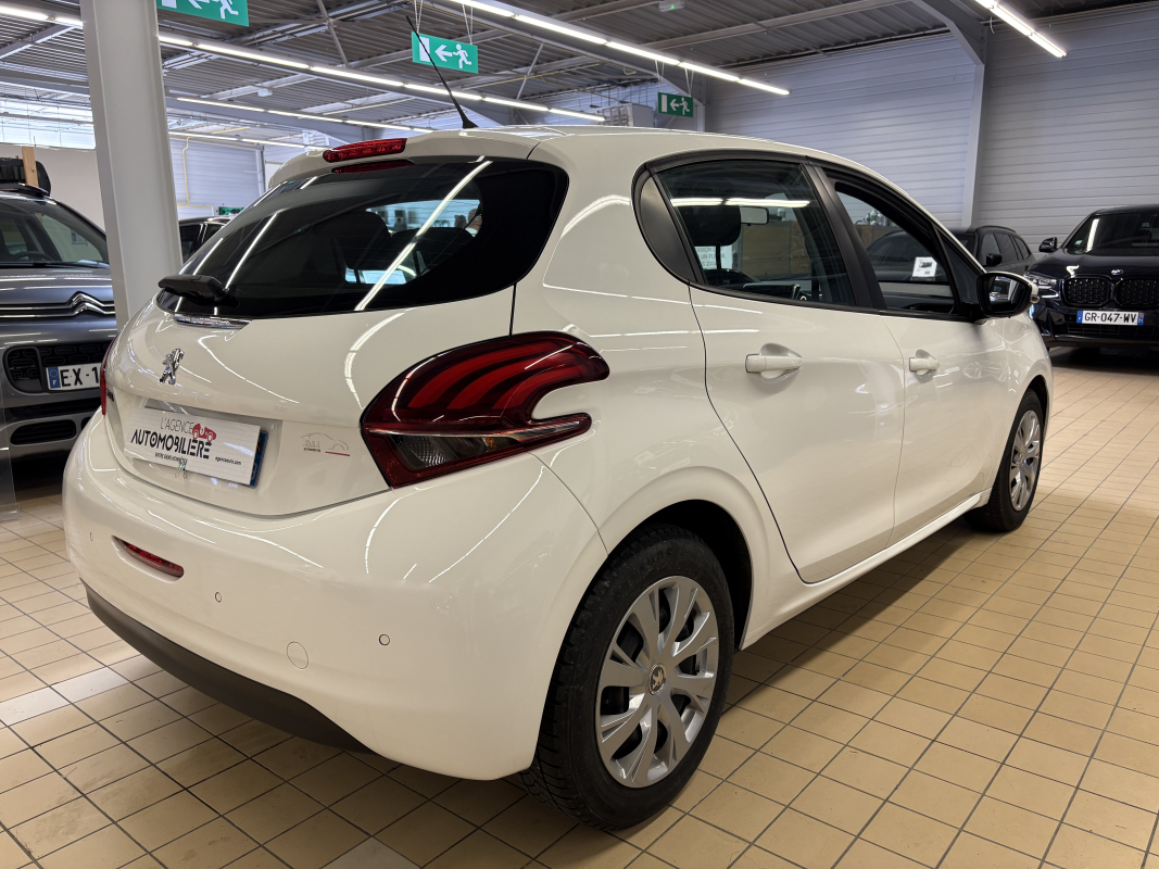 Peugeot 208 — 9