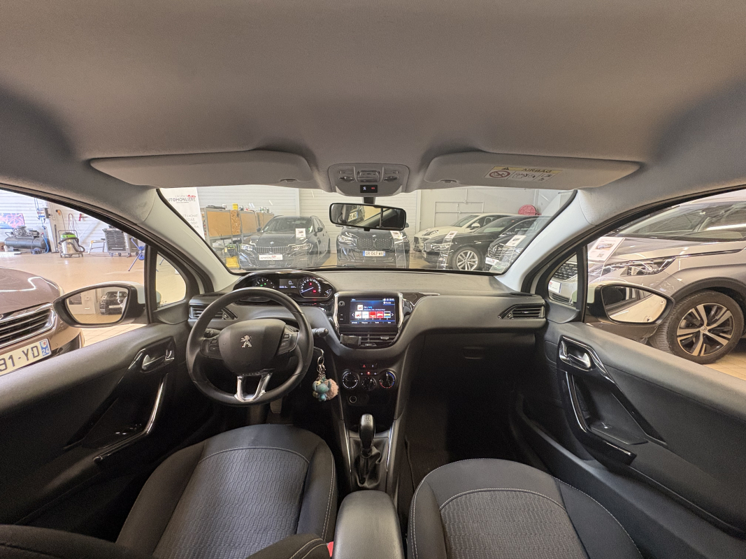 Peugeot 208 — 16