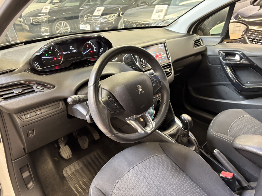 Peugeot 208 — 17