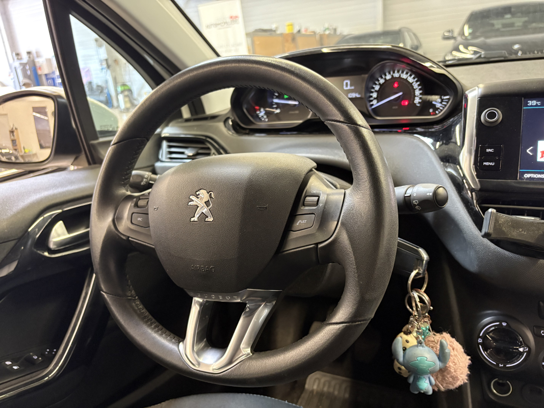 Peugeot 208 — 19