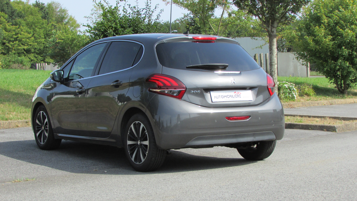 Peugeot 208 — 4