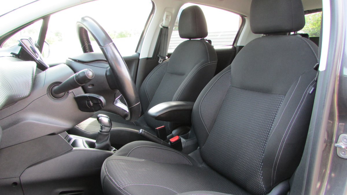 Peugeot 208 — 8