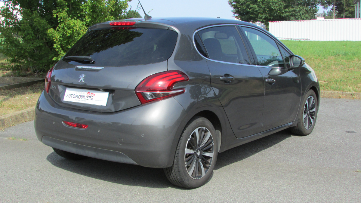 Peugeot 208 — 6