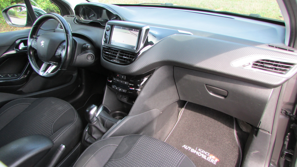 Peugeot 208 — 11