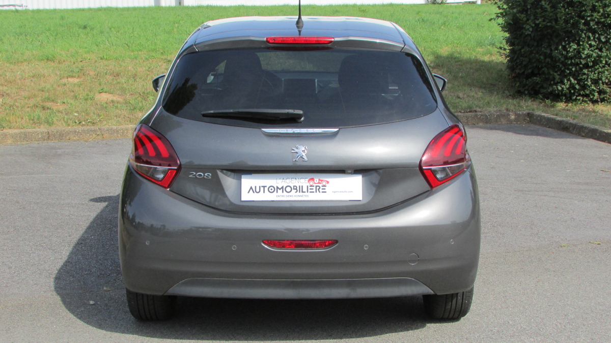 Peugeot 208 — 5