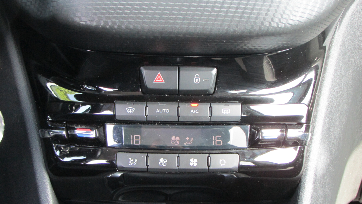 Peugeot 208 — 19