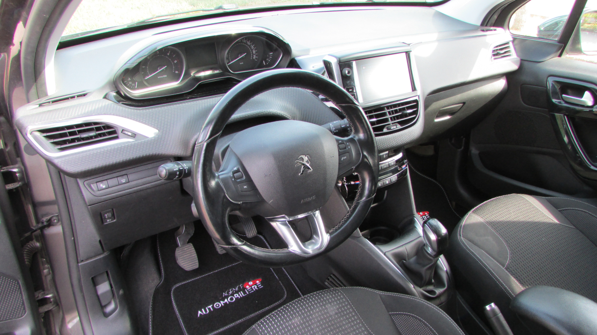 Peugeot 208 — 9