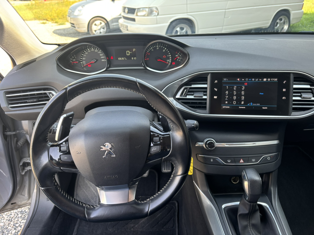 Peugeot 308 — 9