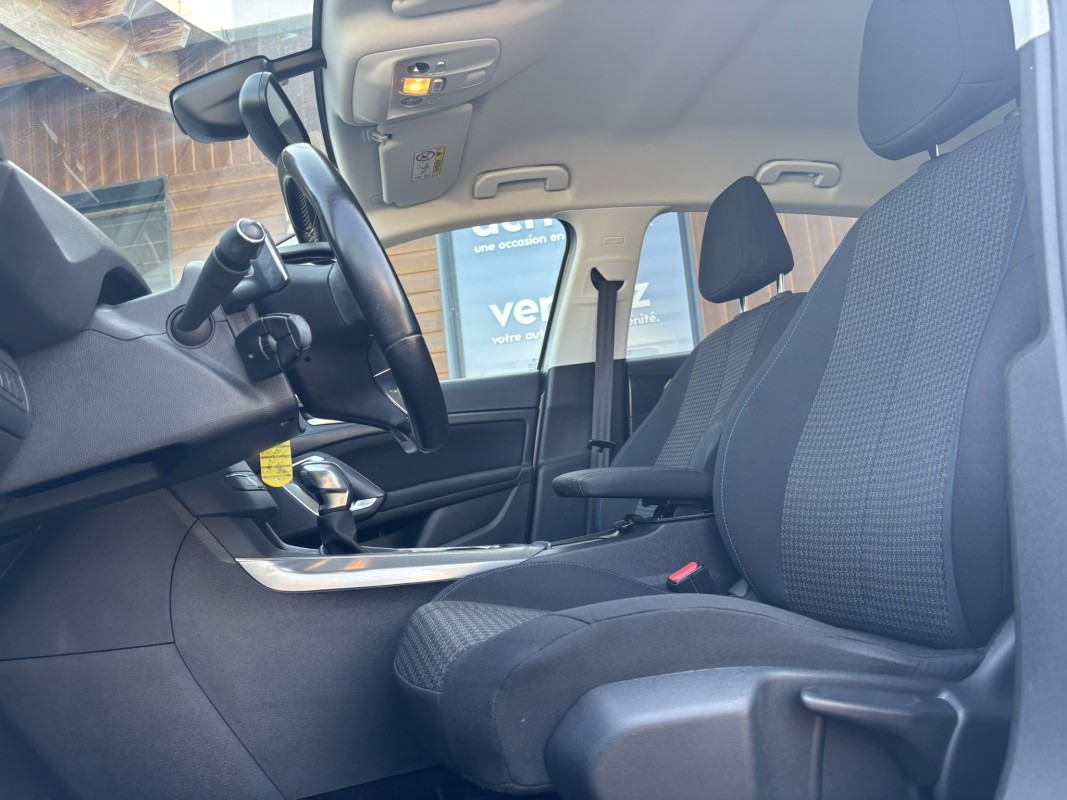 Peugeot 308 — 12