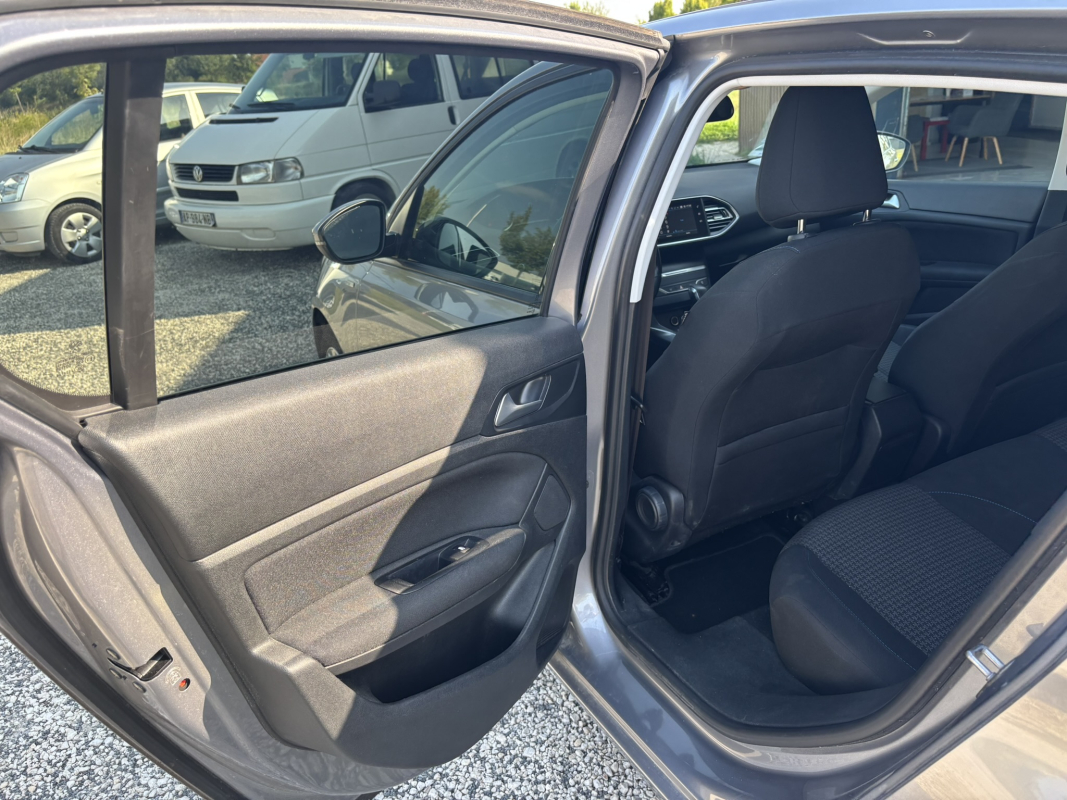 Peugeot 308 — 16