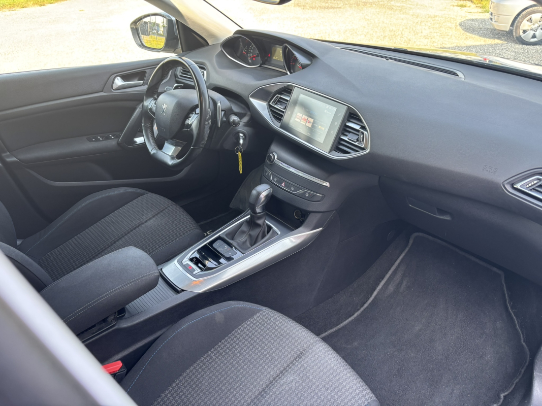 Peugeot 308 — 20