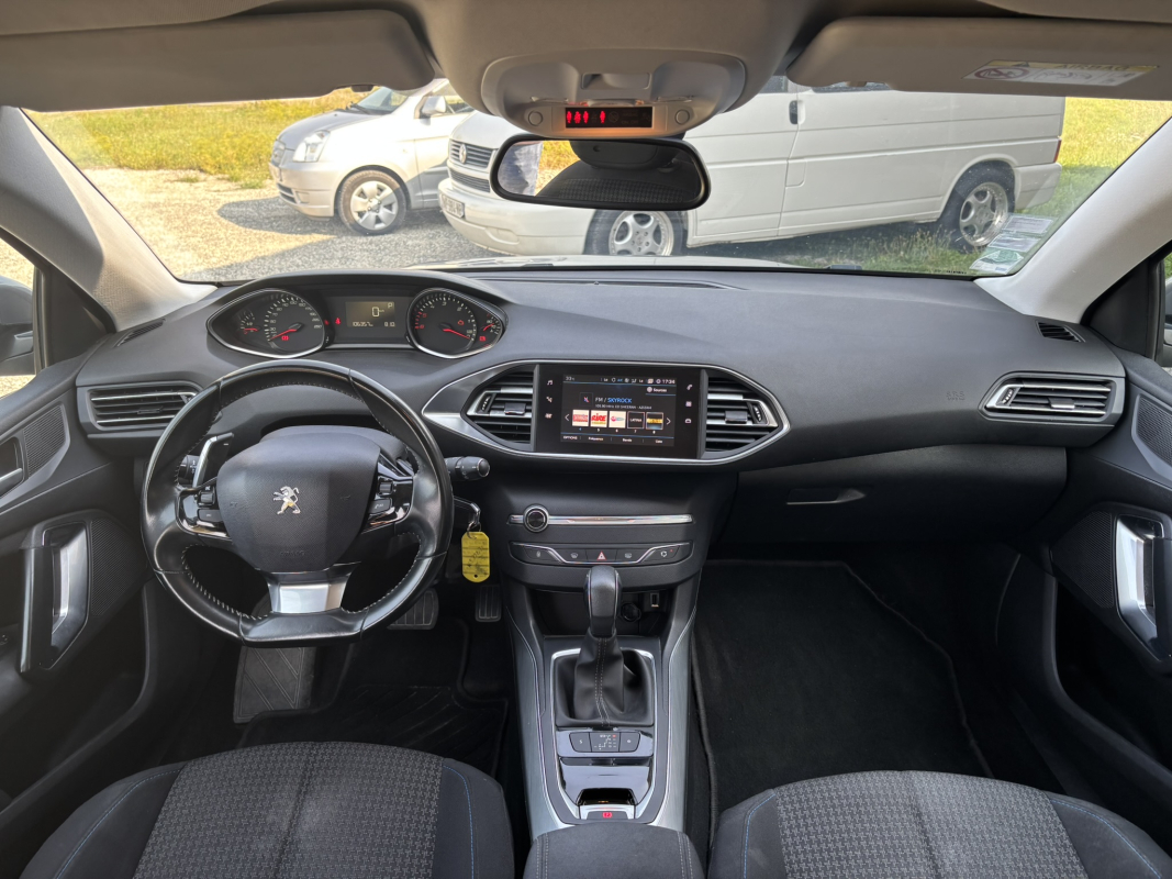 Peugeot 308 — 10