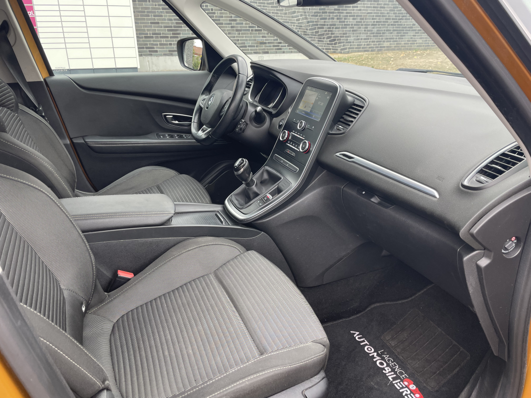 Renault Scenic — 24