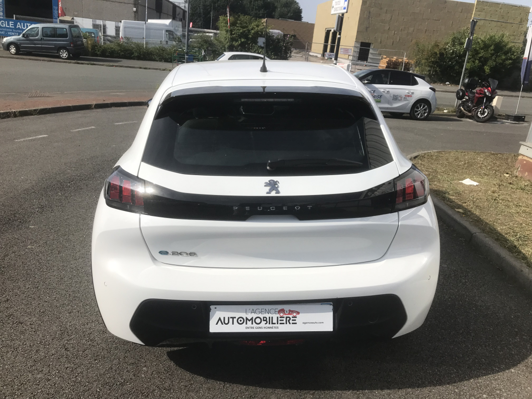 Peugeot e-208 — 5
