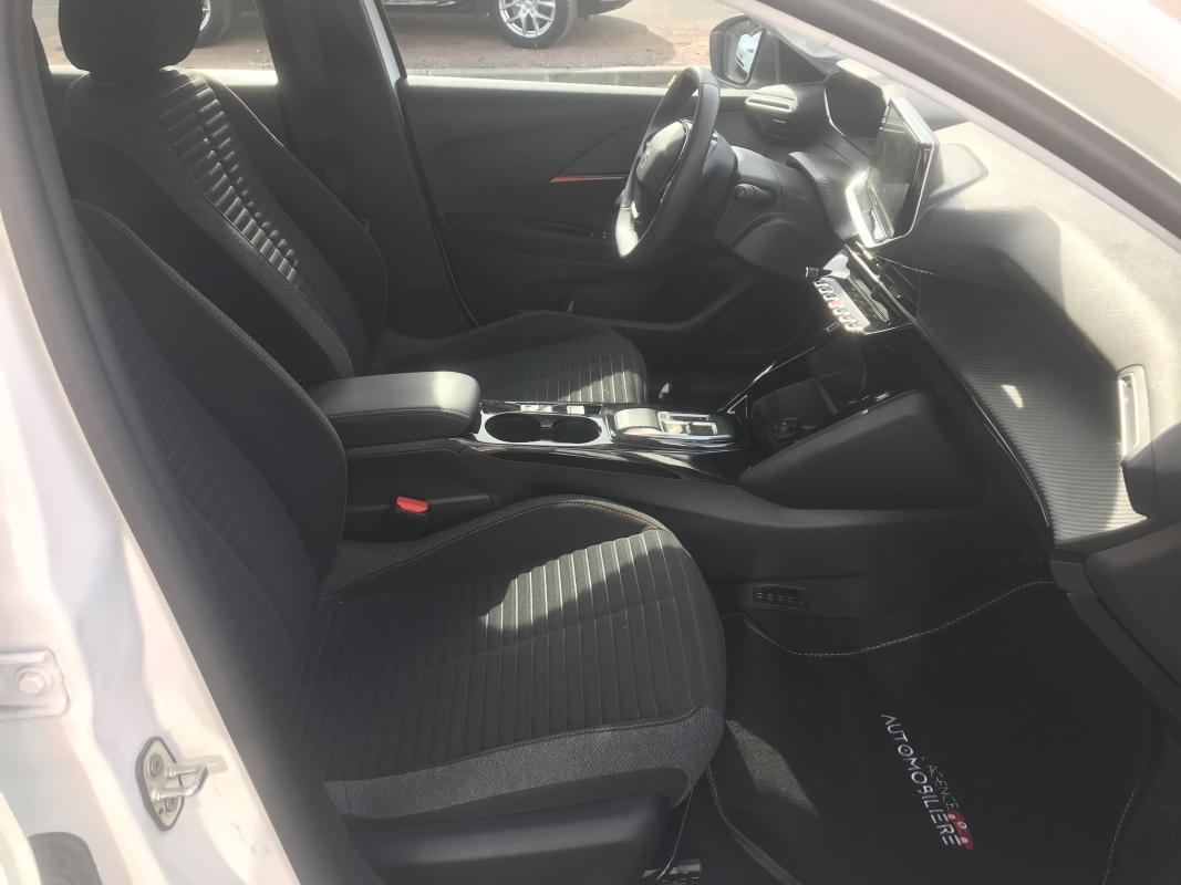 Peugeot e-208 — 9