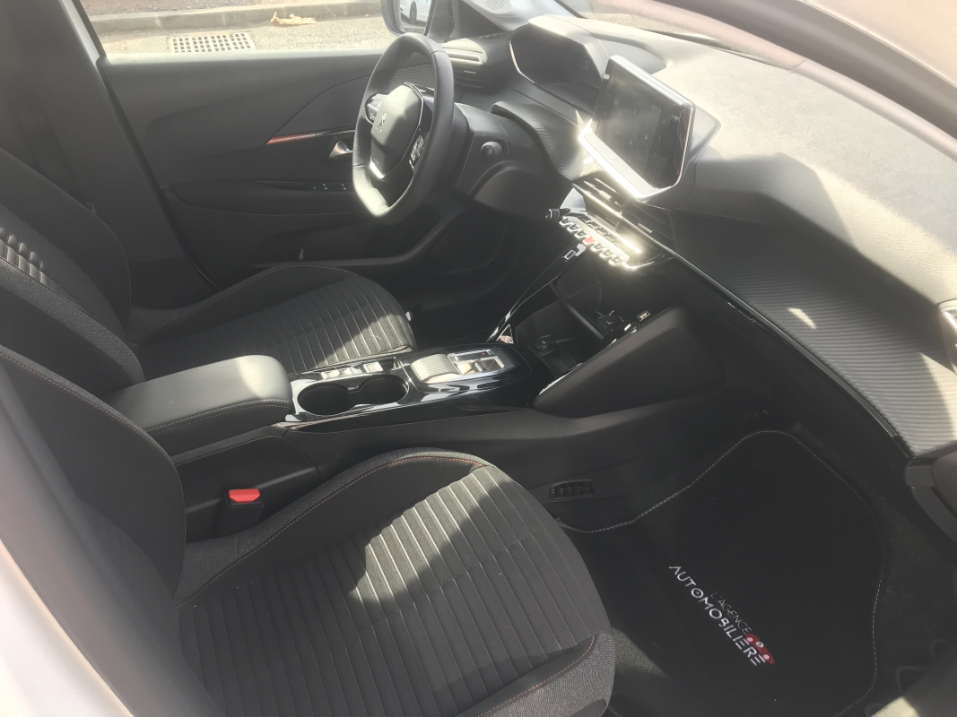 Peugeot e-208 — 20