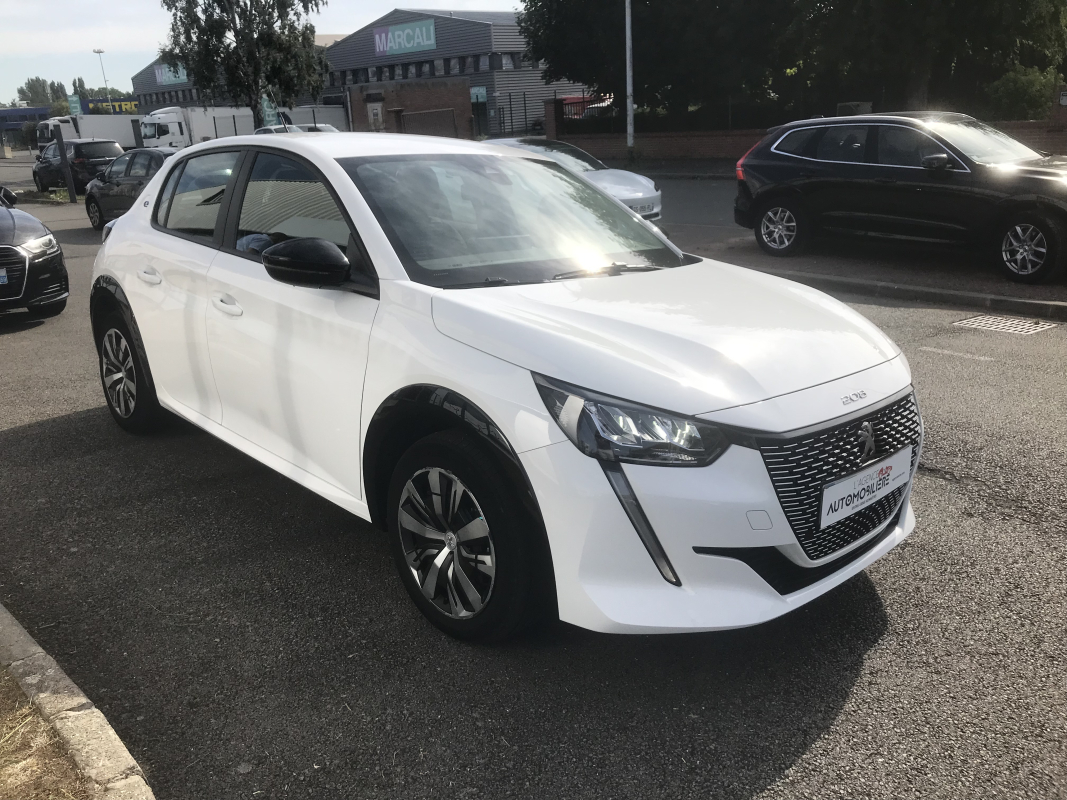 Peugeot e-208 — 8