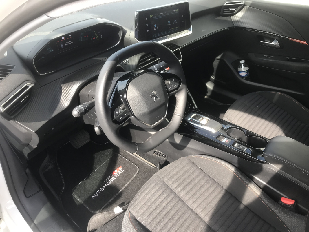 Peugeot e-208 — 18