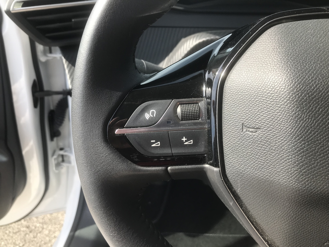 Peugeot e-208 — 12