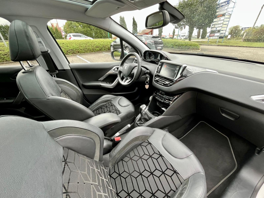 Peugeot 208 — 21