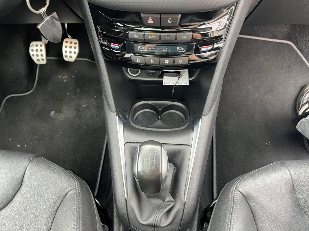Peugeot 208 — 33