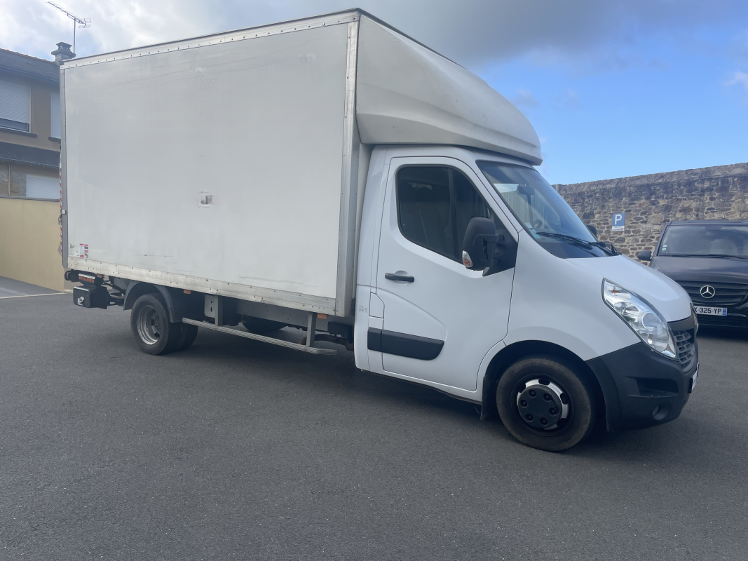 Renault Master — 12