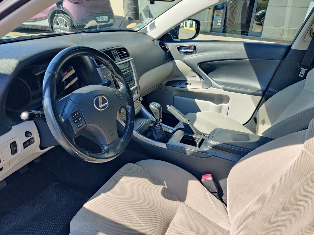 Lexus IS — 23