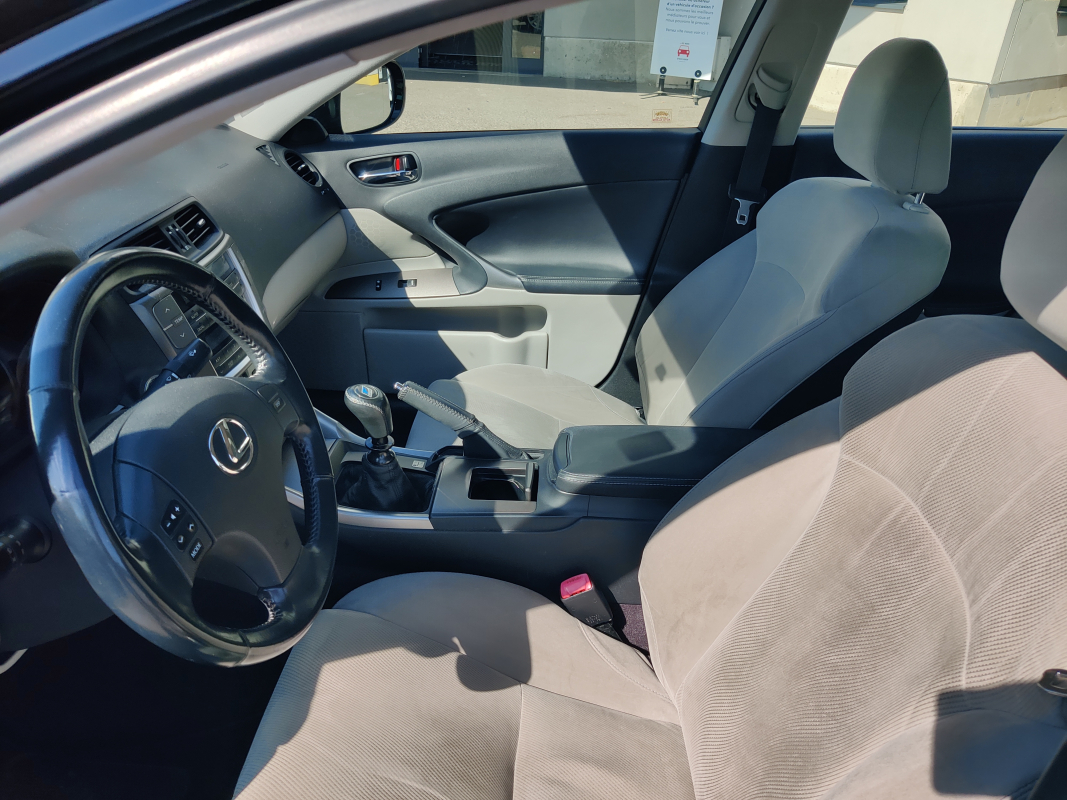 Lexus IS — 25