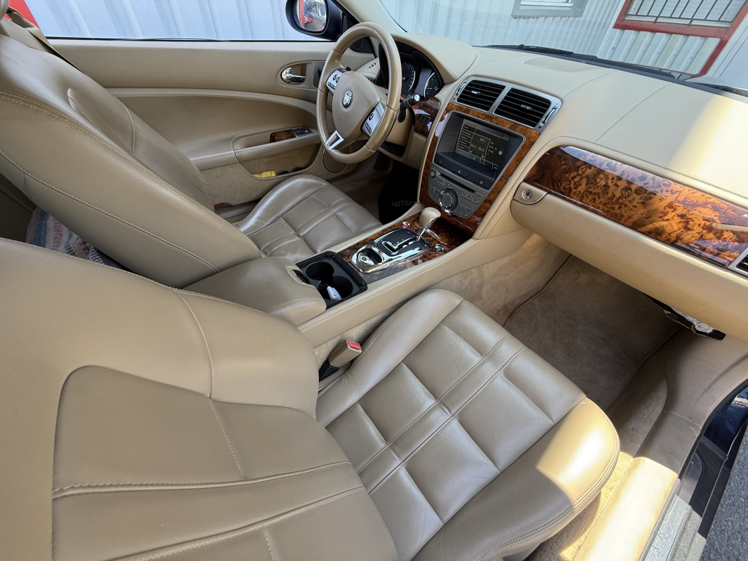 Jaguar XK — 11