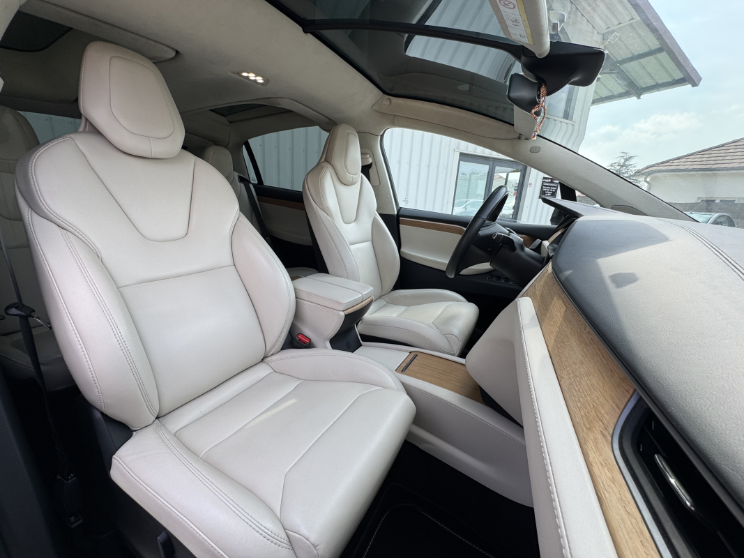 Tesla Model X — 12