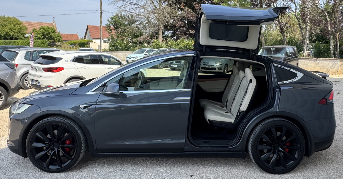 Tesla Model X — 4