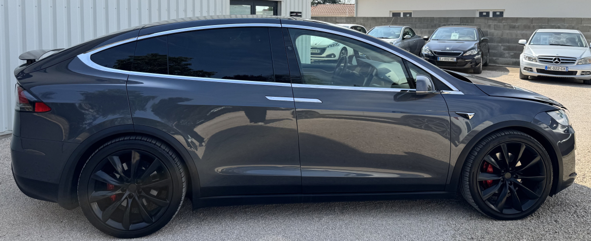 Tesla Model X — 7