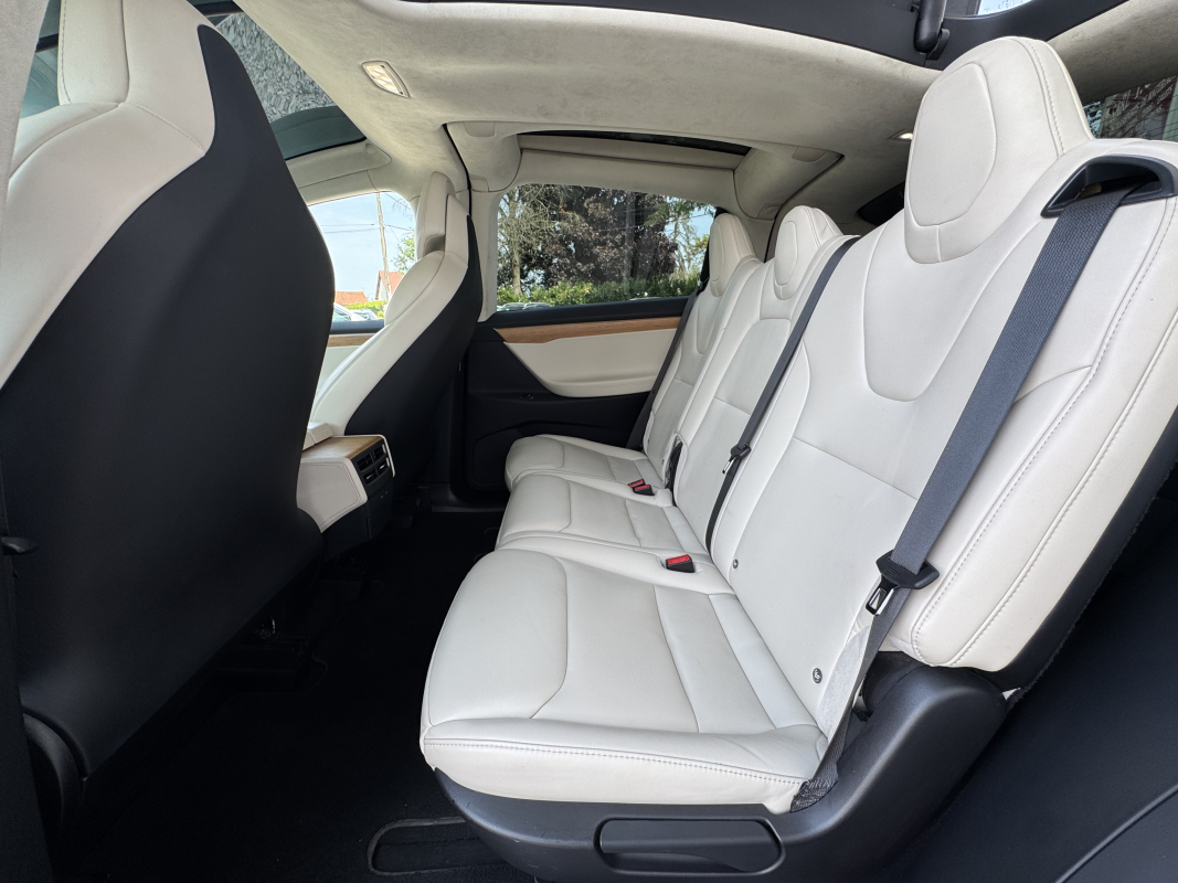 Tesla Model X — 16