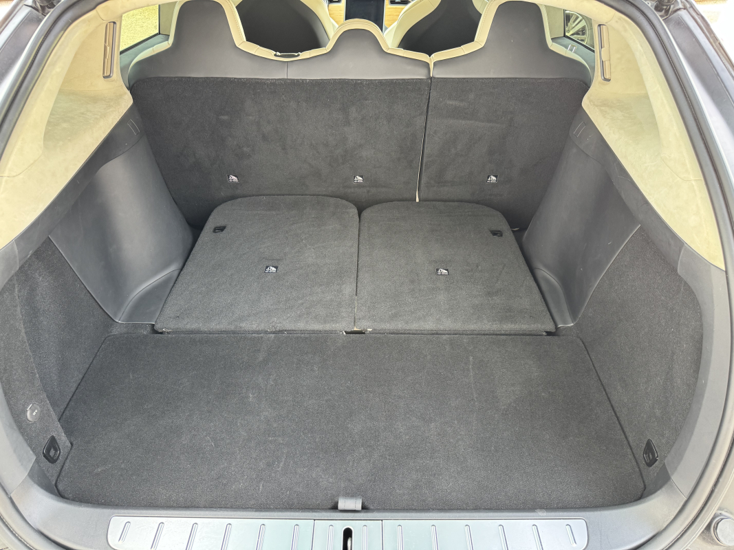 Tesla Model X — 18