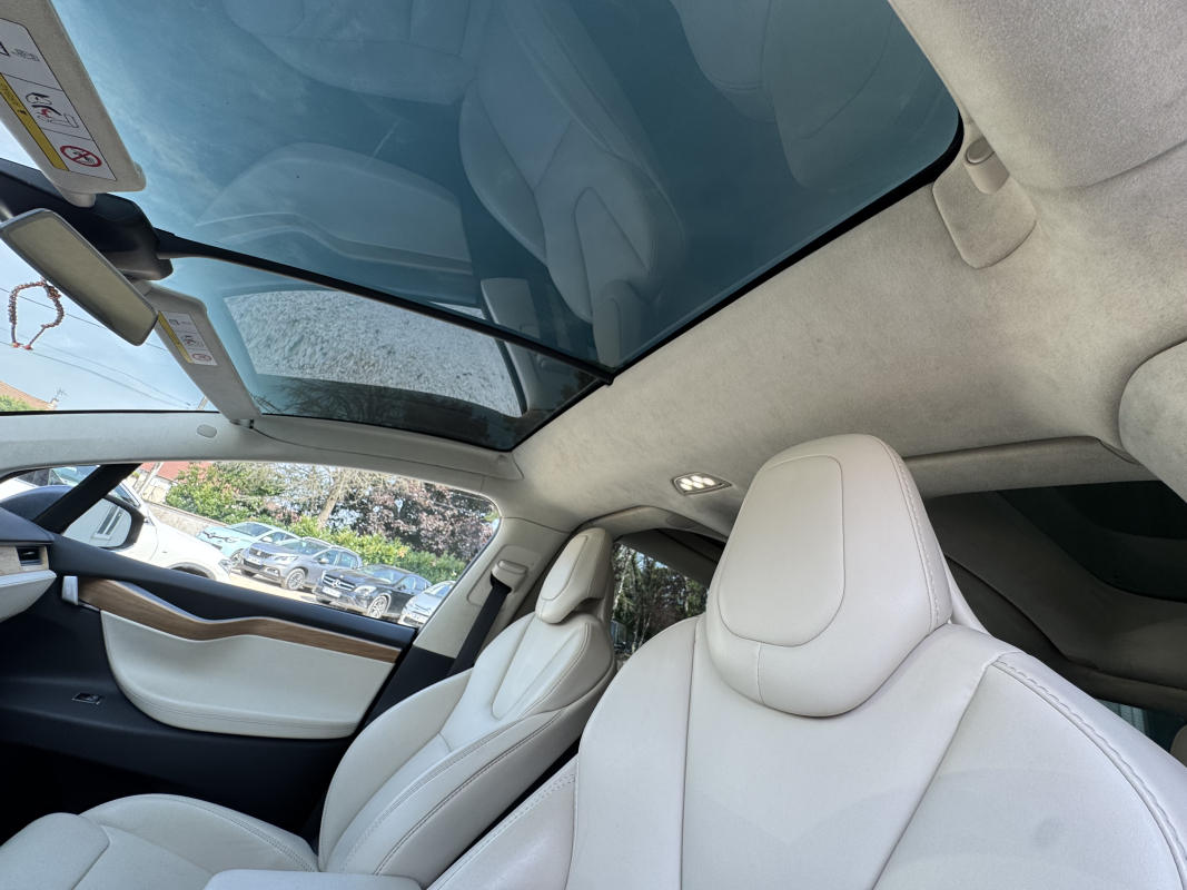Tesla Model X — 10