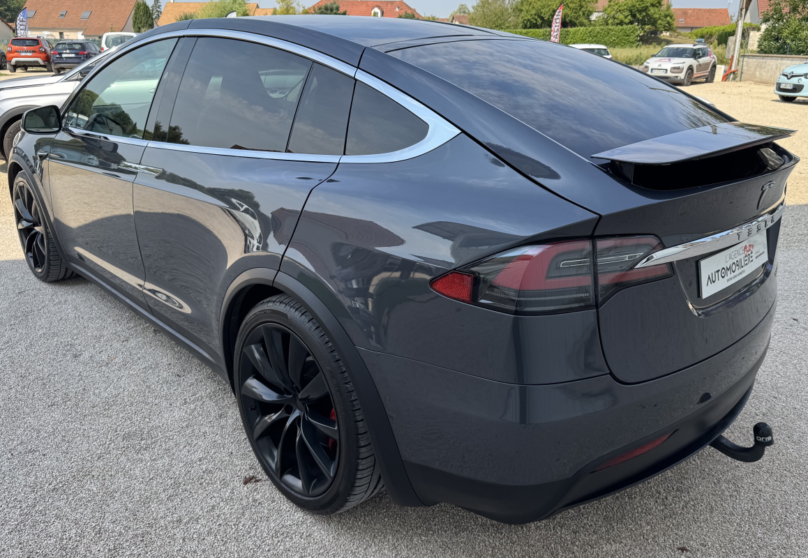 Tesla Model X — 5