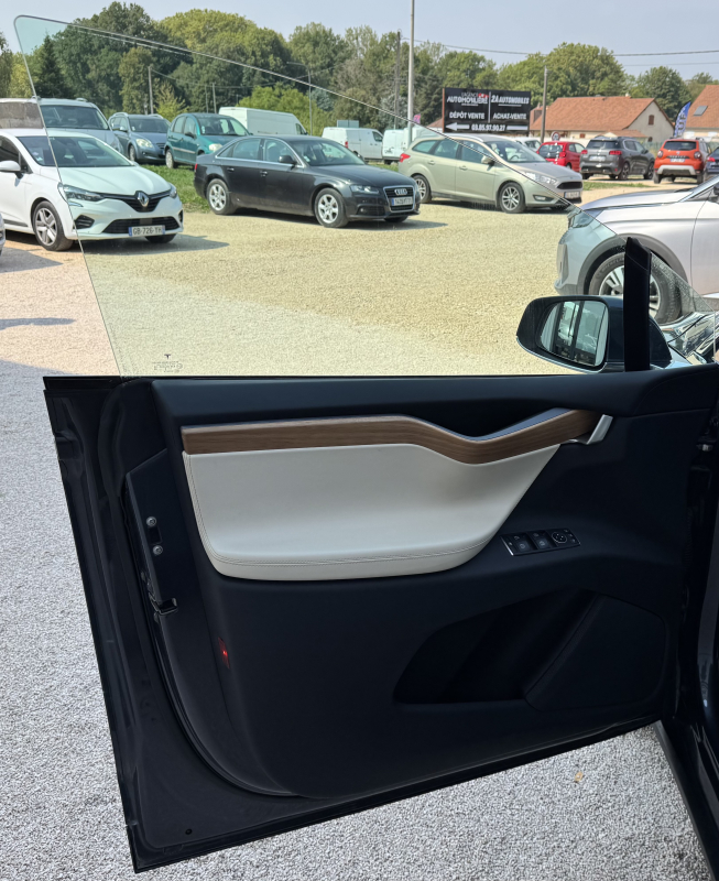 Tesla Model X — 25