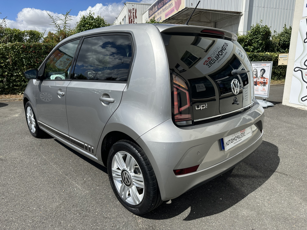 Volkswagen UP — 3