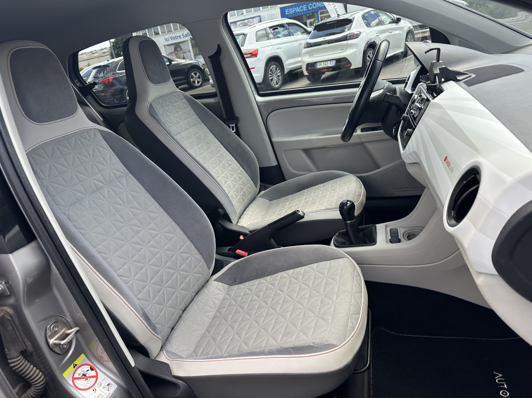Volkswagen UP — 12