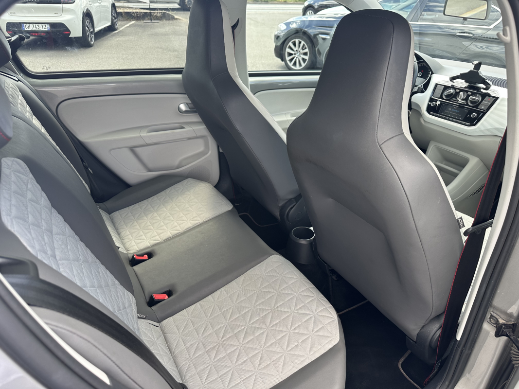 Volkswagen UP — 13