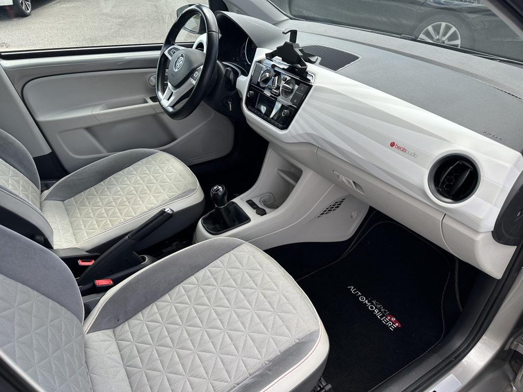 Volkswagen UP — 11
