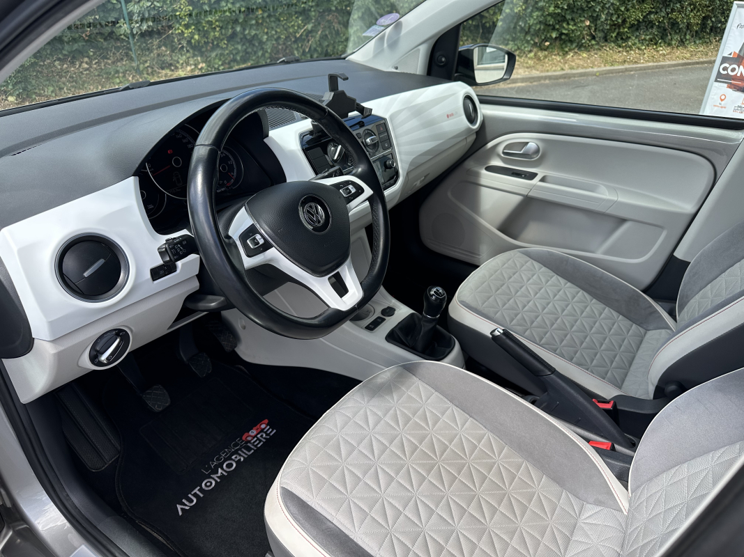Volkswagen UP — 9