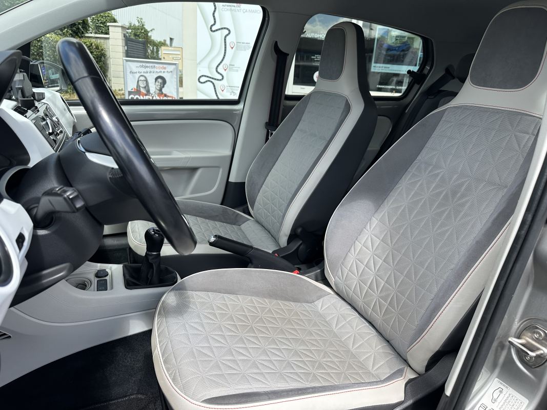 Volkswagen UP — 10