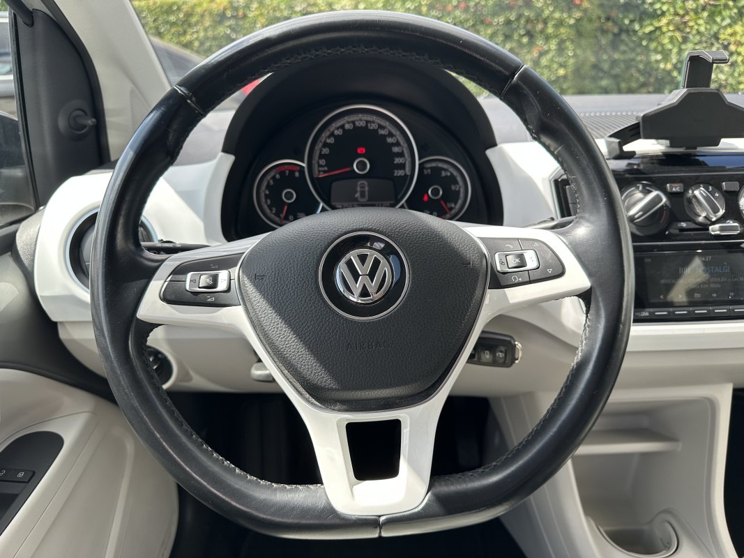 Volkswagen UP — 22
