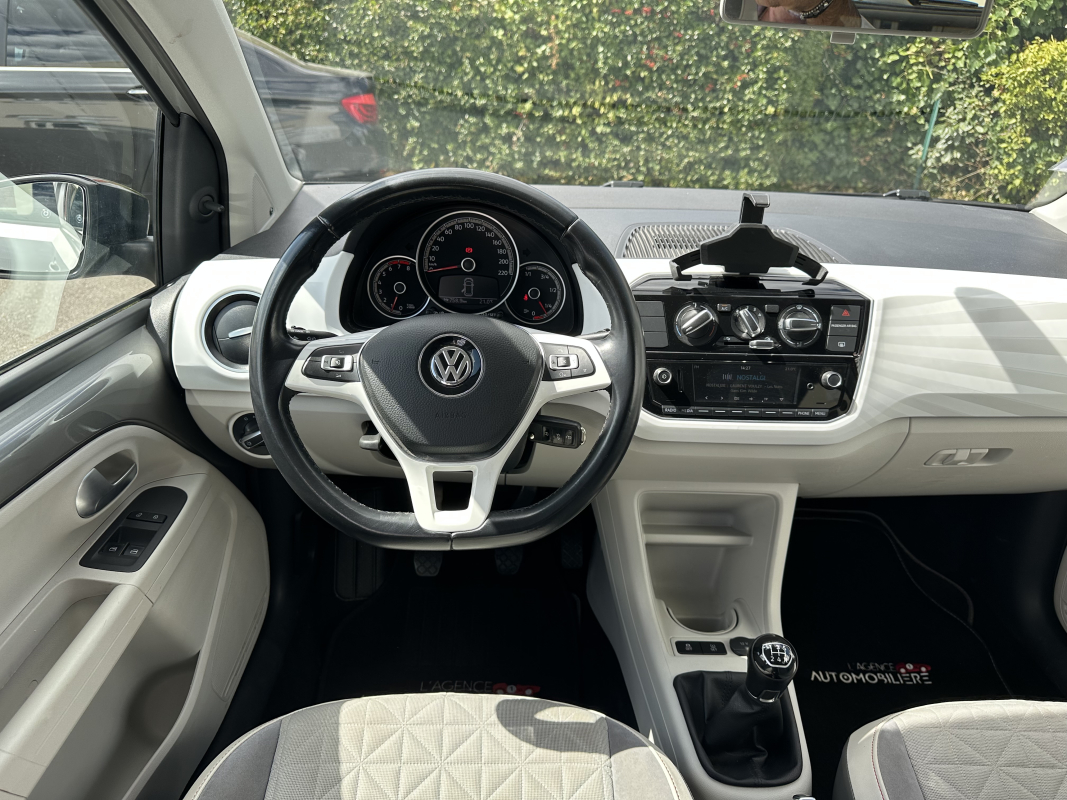 Volkswagen UP — 21