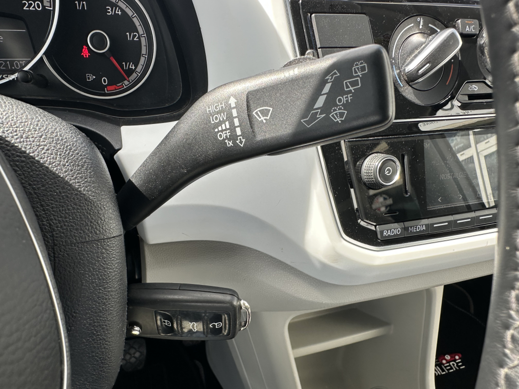Volkswagen UP — 25
