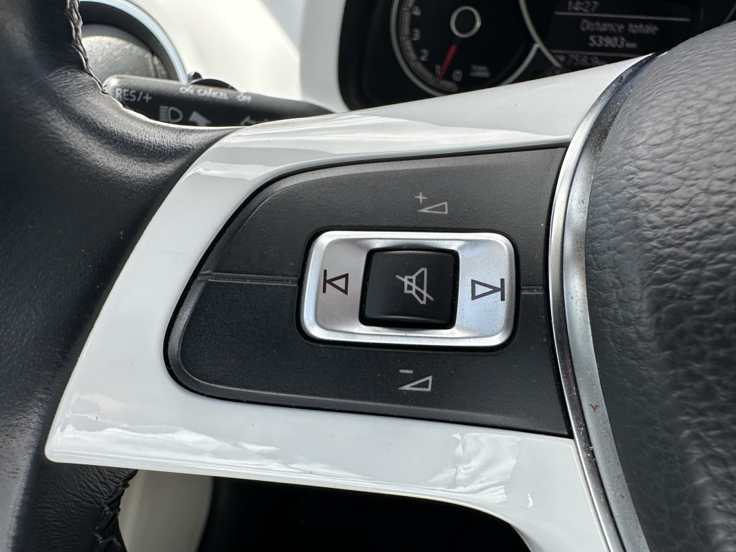 Volkswagen UP — 24
